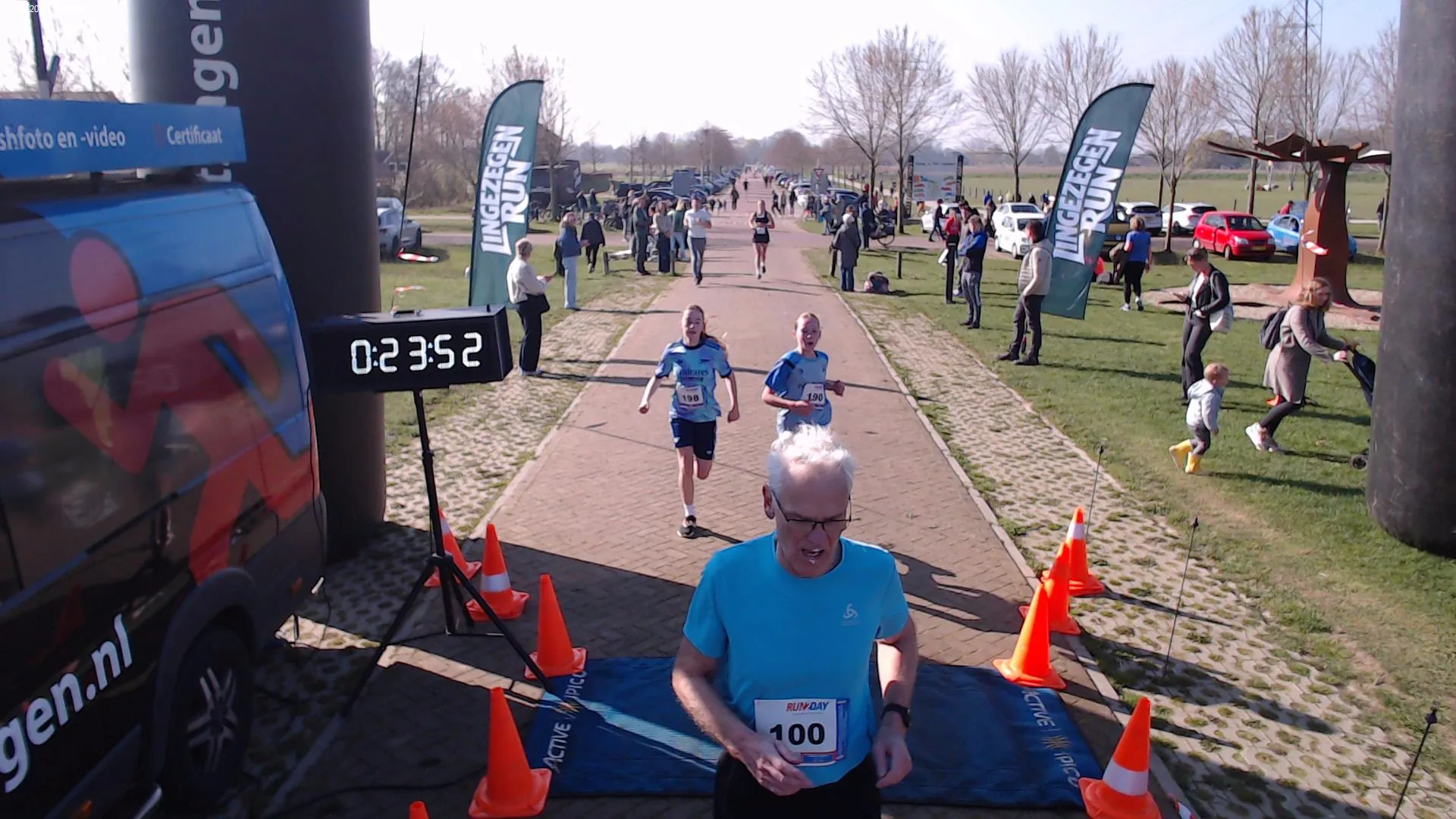 Loper finisht bij hardloopevenement