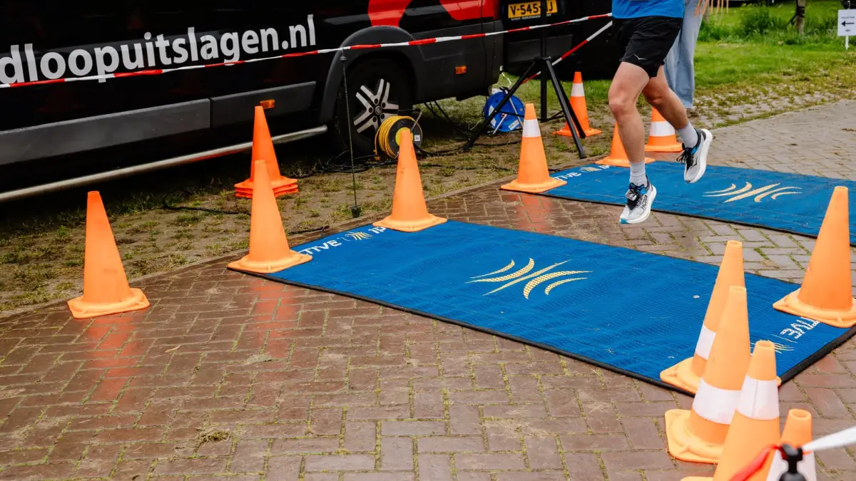 IPICO detectiematten bij de finish van een hardloopevenement